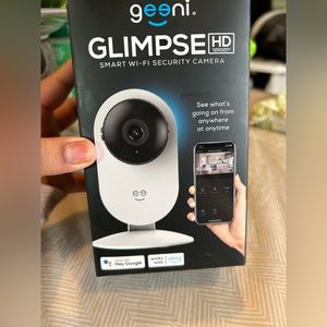 Selling this geeni camera nothing is wrong with it just wanna get ride if it !!